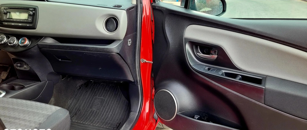 Toyota Yaris cena 25000 przebieg: 194500, rok produkcji 2017 z Rumia małe 92